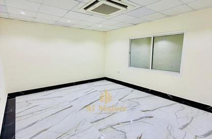 Apartment - 2 Bedrooms - 1 Bathroom for rent in Bin Dirham 1 - Al Mansoura - Doha