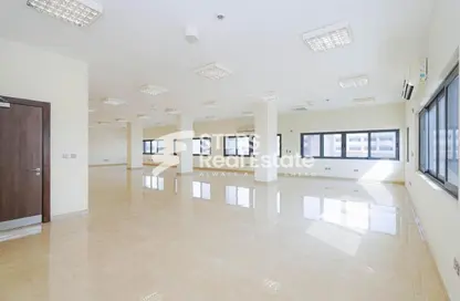 Office Space - Studio - 1 Bathroom for rent in Industrial Area 4 - Industrial Area - Industrial Area - Doha