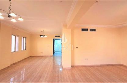 Apartment - 2 Bedrooms - 3 Bathrooms for rent in Umm Ghwailina Comm - Umm Ghuwalina - Umm Ghuwailina - Doha