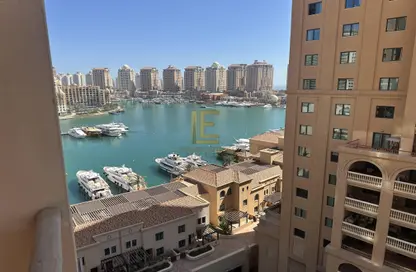 شقة - 2 غرف نوم - 3 حمامات للايجار في طريق بورتو الغربي - بورتو أرابيا - جزيرة اللؤلؤة - الدوحة