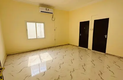 Apartment - Studio - 1 Bathroom for rent in Fereej Bin Omran - Doha