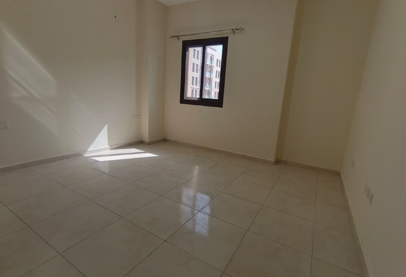 COZY 2 BHK SF OPEN VIEW CLOSE TO TRAMSTATION thumbnail 2