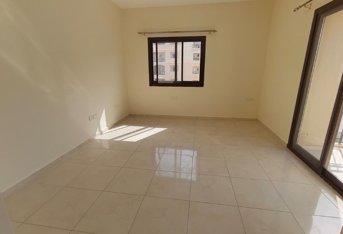 COZY 2 BHK SF OPEN VIEW CLOSE TO TRAMSTATION thumbnail 4