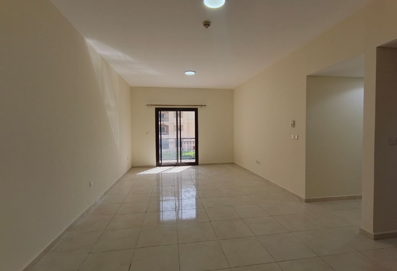 COZY 2 BHK SF OPEN VIEW CLOSE TO TRAMSTATION thumbnail 3