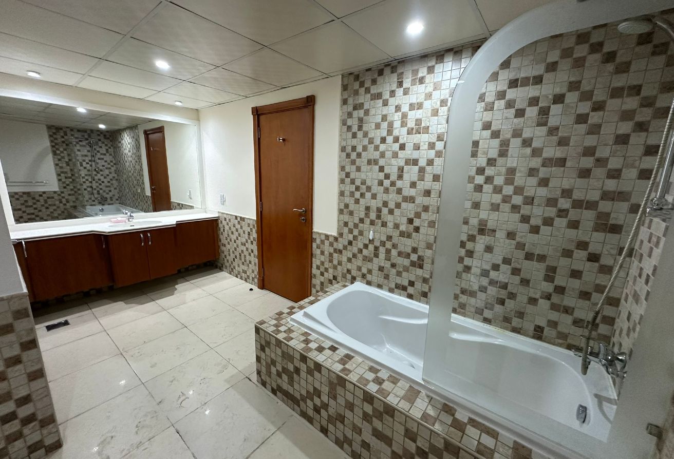 Marina view 3 BHK Luxury Apartment For sale pearl| thumbnail 12
