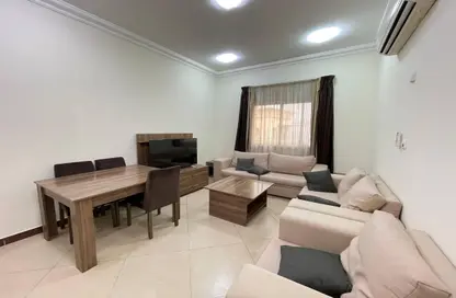 شقة - غرفة نوم - 1 حمام للايجار في ام غوالينا تجارية - ام غويلينا - أم غويلينا - الدوحة