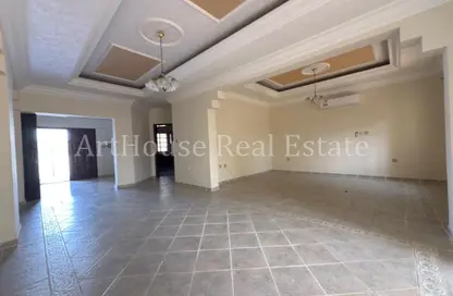Villa - 3 Bedrooms - 5 Bathrooms for rent in New Salata - Salata - Doha