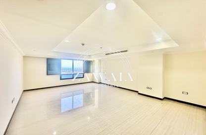 Apartment - 1 Bedroom - 2 Bathrooms for rent in West Porto Drive - Porto Arabia - The Pearl Island - Doha