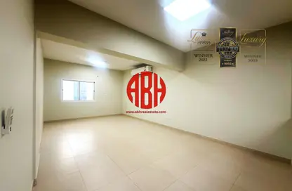 شقة - 2 غرف نوم - 2 حمامات للايجار في شارع الكورنيش - شارع الكورنيش - الدوحة