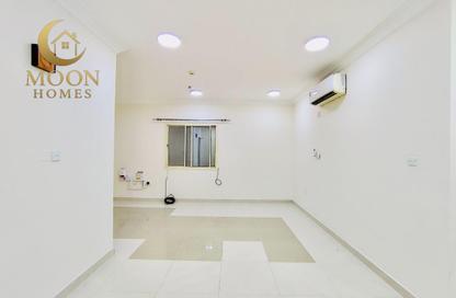 Apartment - 1 Bedroom - 1 Bathroom for rent in Umm Ghuwailina 4 - Umm Ghuwailina - Doha Apartment - 1 Bedroom - 1 Bathroom for rent in Umm Ghuwailina 4 - Umm Ghuwailina - Doha