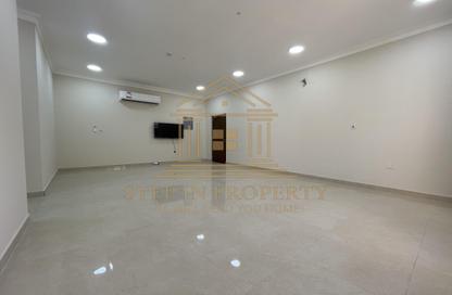 Apartment - 2 Bedrooms - 3 Bathrooms for rent in Al Nasr Street - Al Nasr - Doha
