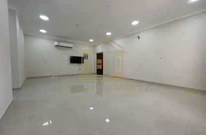 Apartment - 2 Bedrooms - 3 Bathrooms for rent in Al Nasr Street - Al Nasr - Doha