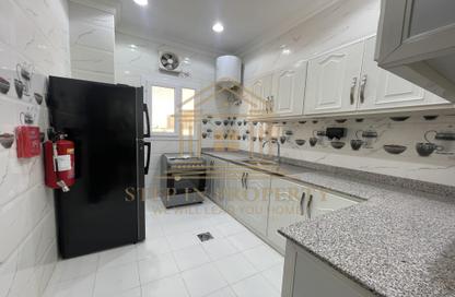 Apartment - 2 Bedrooms - 3 Bathrooms for rent in Al Nasr Street - Al Nasr - Doha