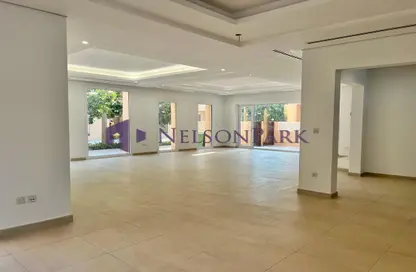 فيلا - 4 غرف نوم - 4 حمامات للايجار في البوابة الشرقية - بحيرة وست لاجون - الدوحة