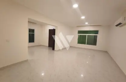 Villa - 4 Bedrooms - 4 Bathrooms for rent in Souk Al gharaffa - Al Gharrafa - Doha