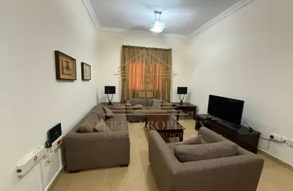 شقة - 2 غرف نوم - 2 حمامات للايجار في شارع النصر - النصر - الدوحة