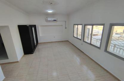 Apartment - 2 Bedrooms - 2 Bathrooms for rent in New Salata - Salata - Doha