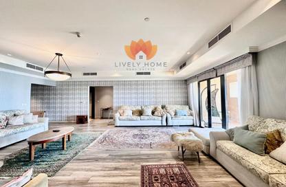 Apartment - 2 Bedrooms - 3 Bathrooms for rent in Tower 13 - Porto Arabia - The Pearl Island - Doha
