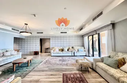 Apartment - 2 Bedrooms - 3 Bathrooms for rent in Tower 13 - Porto Arabia - The Pearl Island - Doha