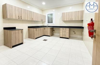 Apartment - 2 Bedrooms - 3 Bathrooms for rent in Al Mansoura - Al Mansoura - Doha