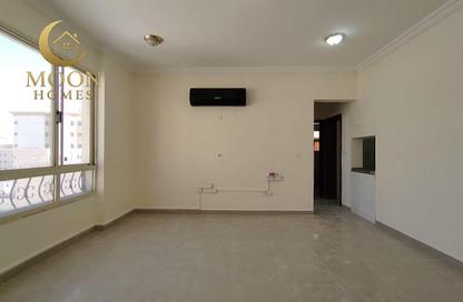 Apartment - 1 Bedroom - 1 Bathroom for rent in Umm Ghuwailina 4 - Umm Ghuwailina - Doha