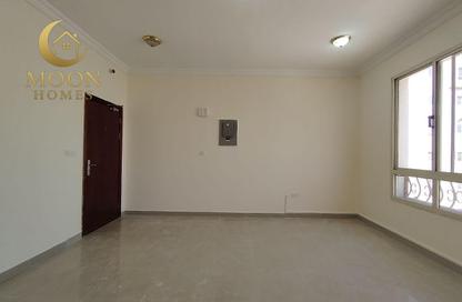 Apartment - 1 Bedroom - 1 Bathroom for rent in Umm Ghuwailina 4 - Umm Ghuwailina - Doha