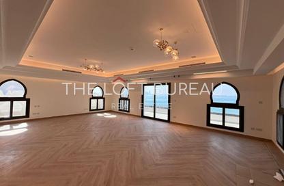 Apartment - 5 Bedrooms - 7 Bathrooms for rent in La Plage Villas - The Villas - The Pearl Island - Doha