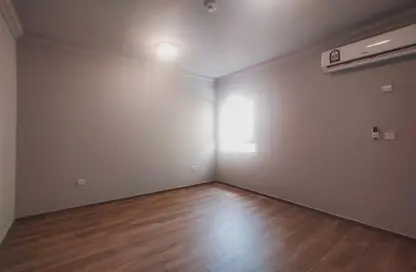 شقة - 2 غرف نوم - 2 حمامات للايجار في شارع الطبري - فريج بن عمران - الدوحة