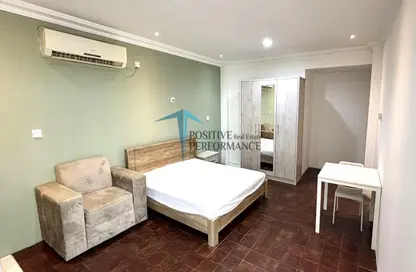 شقة - 1 حمام للايجار في الدفنة - الدفينة - الدوحة