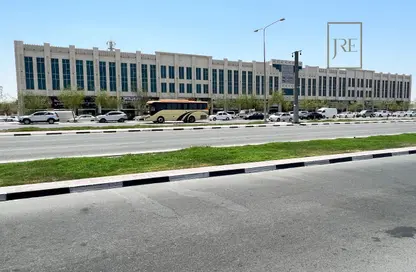 محل تجاري - استوديو - 1 حمام للايجار في المعمورة - المعمورة - الدوحة