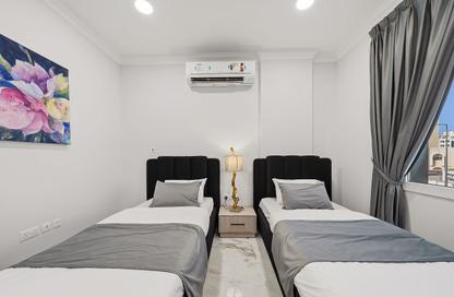 Apartment - 2 Bedrooms - 2 Bathrooms for rent in Al Nasr Street - Al Nasr - Doha