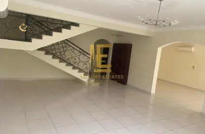 فيلا - 5 غرف نوم - 6 حمامات للايجار في أبو هامور - الدوحة