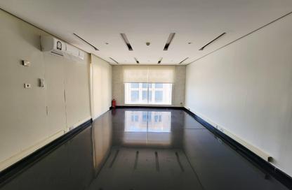 Office Space - 4 Bedrooms - 1 Bathroom for rent in Al Khalidiya Street - Najma - Doha
