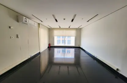 مساحات مكتبية - 4 غرف نوم - 1 حمام للايجار في شارع الخالدية - نجمة - الدوحة