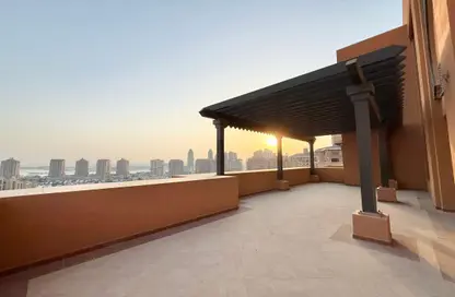 شقة - 3 غرف نوم - 4 حمامات للايجار في طريق بورتو الشرقي - بورتو أرابيا - جزيرة اللؤلؤة - الدوحة