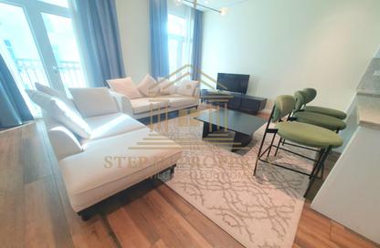 Apartment - 2 Bedrooms - 4 Bathrooms for rent in Floresta Gardens - Floresta Gardens - The Pearl Island - Doha