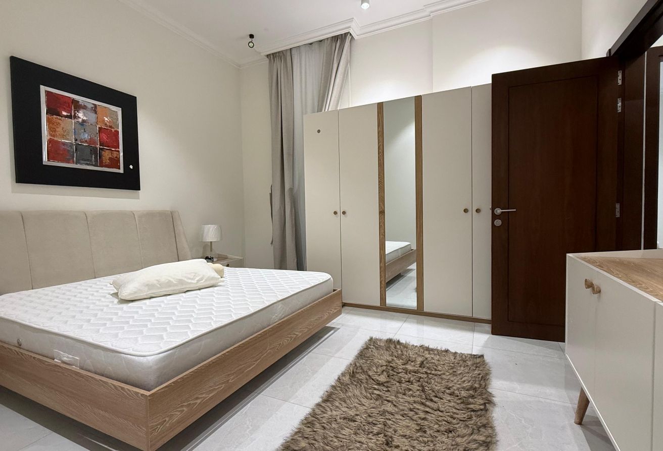 Exclusive Deal Fully Furnished 2BHK Sea Prime loca thumbnail 13