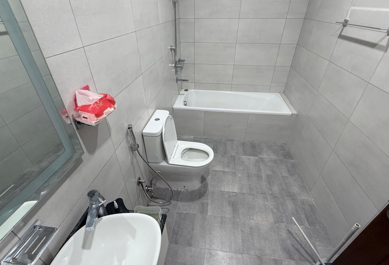 Exclusive Deal Fully Furnished 2BHK Sea Prime loca thumbnail 9