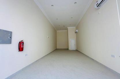 Shop - Studio - 1 Bathroom for rent in Fereej Kulaib - Doha