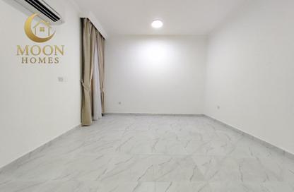 Apartment - 3 Bedrooms - 3 Bathrooms for rent in Al Munithir Bin Amr Street - Madinat Khalifa - Doha