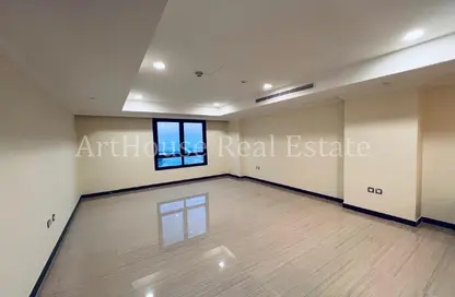 Apartment - 1 Bedroom - 2 Bathrooms for rent in Porto Arabia - The Pearl Island - Doha