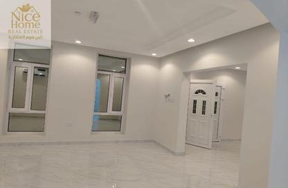 Villa - 4 Bedrooms - 4 Bathrooms for rent in AlMuraikh - Doha