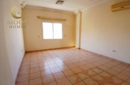 Apartment - 2 Bedrooms - 3 Bathrooms for rent in Umm Ghuwailina 4 - Umm Ghuwailina - Doha