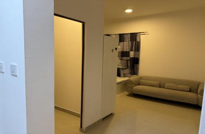 Apartment - Studio - 1 Bathroom for rent in Al Aziziyah - Al Aziziyah - Doha