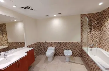 Apartment - 2 Bedrooms - 3 Bathrooms for rent in East Porto Drive - Porto Arabia - The Pearl Island - Doha