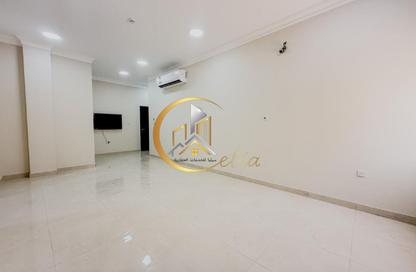 Apartment - 2 Bedrooms - 3 Bathrooms for rent in Anas Street - Fereej Bin Mahmoud North - Fereej Bin Mahmoud - Doha