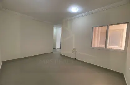 Apartment - 2 Bedrooms - 1 Bathroom for rent in Umm Ghwailina Comm - Umm Ghuwalina - Umm Ghuwailina - Doha