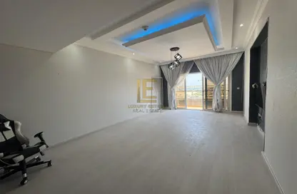 شقة - 2 غرف نوم - 4 حمامات للايجار في ريجنسي ريزيدنس فوكس هيلز 2 - الوسيل