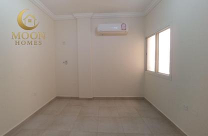 Apartment - 2 Bedrooms - 2 Bathrooms for rent in Umm Ghuwailina 4 - Umm Ghuwailina - Doha