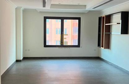 Apartment - 1 Bedroom - 2 Bathrooms for rent in East Porto Drive - Porto Arabia - The Pearl Island - Doha Apartment - 1 Bedroom - 2 Bathrooms for rent in East Porto Drive - Porto Arabia - The Pearl Island - Doha